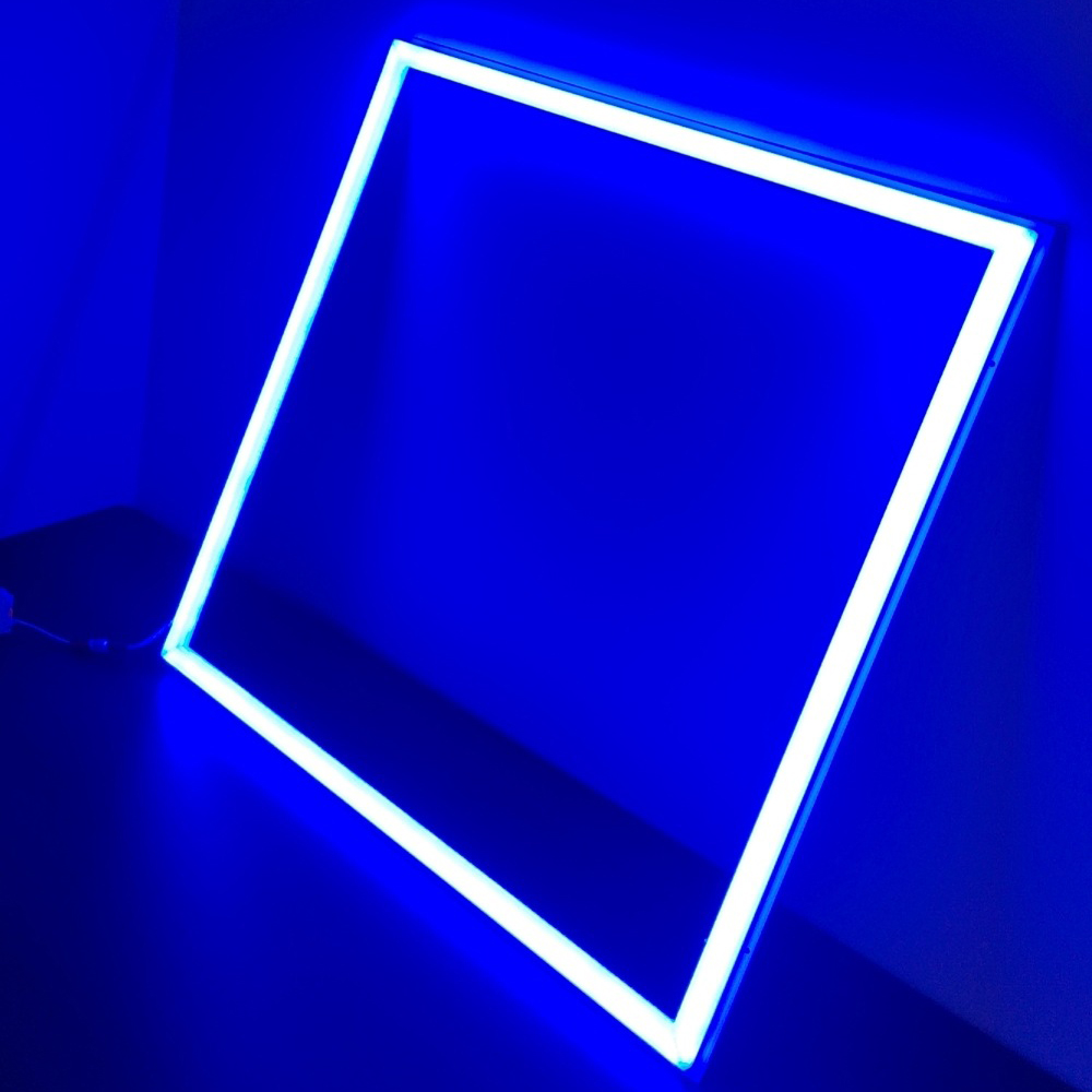 L&aacute;mpara de techo con marco cuadrado LED RGB, dise&ntilde;o de 4 barras