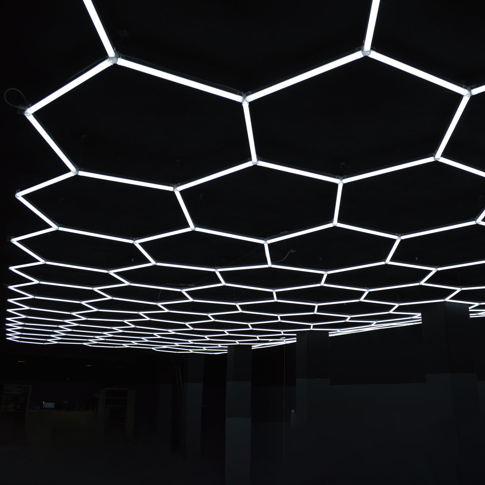 خطوات التثبيت لأضواء المرآب LED السداسية