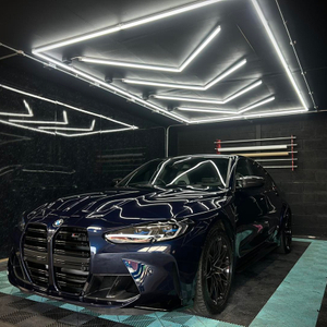 Autolavaggio con luci a led